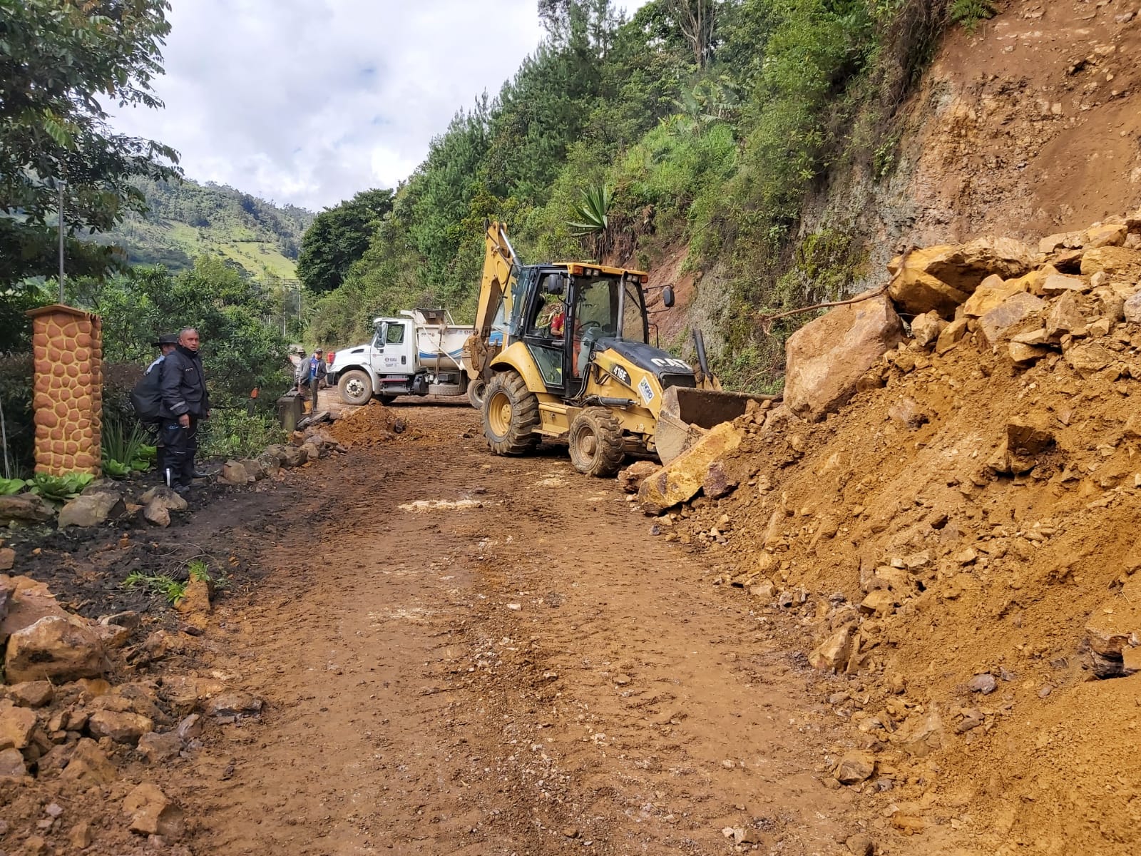 ATENDEMOS EMERGENCIA EN LA TRONCAL DEL GUAVIO