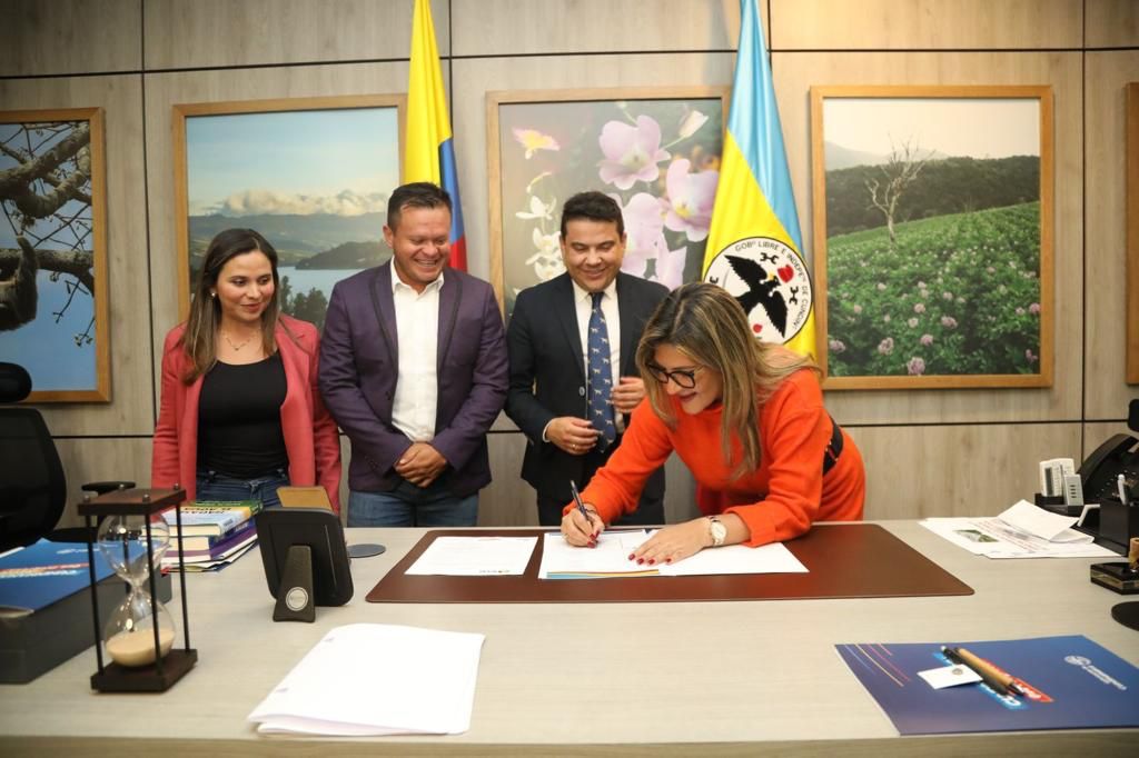 Firmamos convenio por más de $23 mil millones para construir el Frigorífico Nacional de Oriente