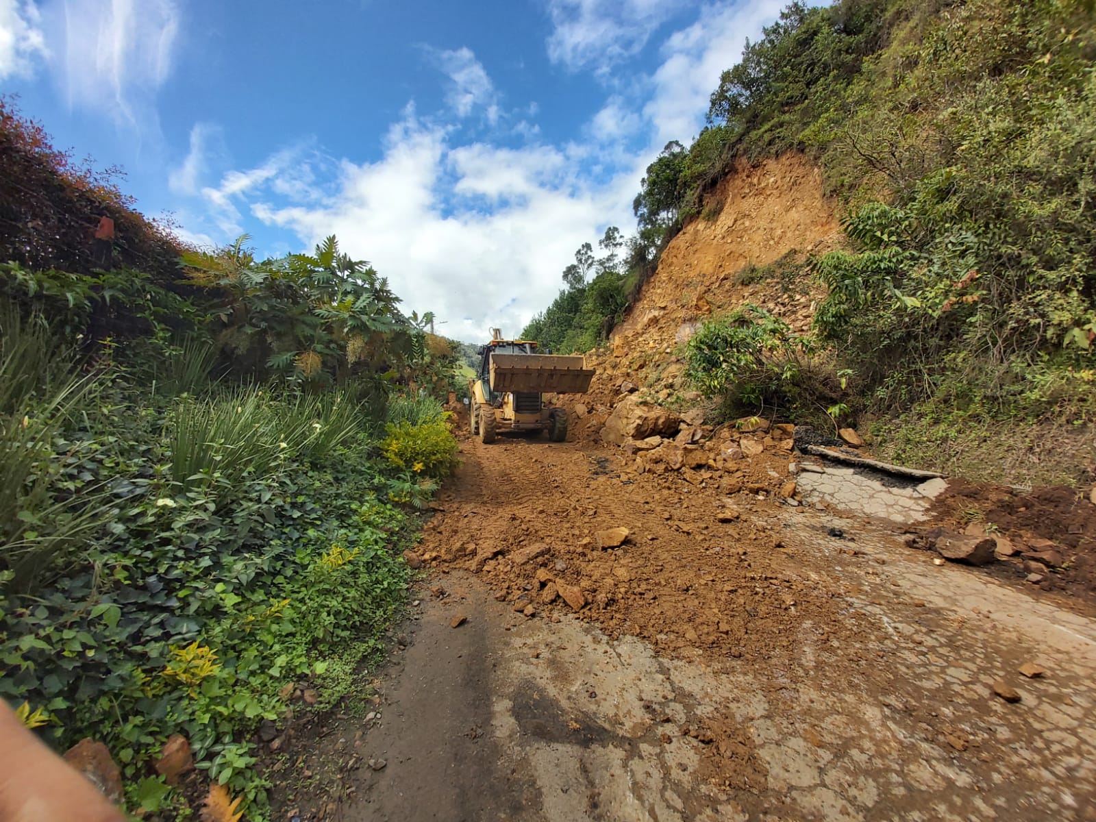 ATENDEMOS EMERGENCIA EN LA TRONCAL DEL GUAVIO